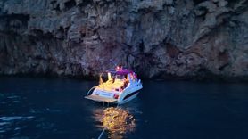 Antalya'da Falezlere Doğru Sürüklenen Teknedeki Üç Kişi Kurtarıldı