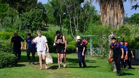 Antalya Falezlerinde Mahsur Kalan 3 Turist Kurtarıldı