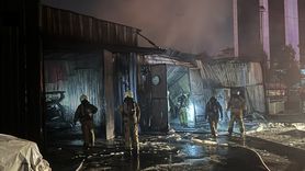 Bahçelievler'de Oto Tamirhanesinde Yangın: 10 Araç Yandı