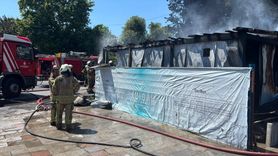 Eyüpsultan'da Yangın Paniği: İşçi Konteynerinde Çıkan Alevler Kontrol Altına Alındı