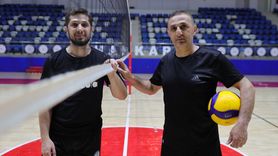 Hakkari'de Baba-Oğul Voleybol Takımı Başarı İçin Birlikte Mücadele Ediyor