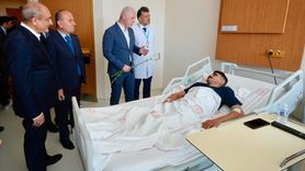 İstanbul Valisi Gül, Sultangazi Hastanesinde Bayramlaşıp Hasta Ziyareti Gerçekleştirdi