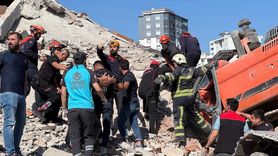 Kahramanmaraş'ta Yıkım Sırasında İş Makinesine Devrilen Bina