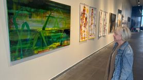 Kaotik Kentin Gölgesinde Manzara: AKM Galeri'de Yeni Bir Sergi