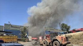 Kocaeli'de Hurda Atık Depolama Sahasında Yangın Kontrol Altına Alındı