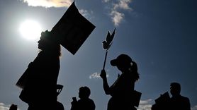 Londra'da İran'a Yönelik ABD ve İsrail Saldırıları Protesto Edildi