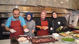 Muş'ta Kadın Aşçılardan Kebap ve Döner Etkinliği