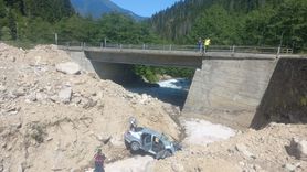 Rize'de Dere Yatağına Devrilen Araçta 5 Kişi Yaralandı