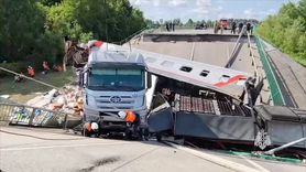 Rusya'da Otoyol Köprüsü Tren Üzerine Çöktü: 7 Ölü, 66 Yaralı