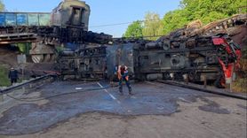 Rusya'da Otoyol Köprüsü Tren Üzerine Düştü: 7 Ölü