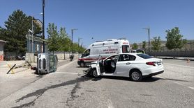 Sivas'ta Otomobil ve Hafif Ticari Araç Çarpıştı