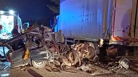 Uşak'ta Park Halindeki Kamyona Çarpan Otomobilin Sürücüsü Hayatını Kaybetti