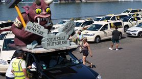 Almanya'da Taksiciler Protesto Düzenledi