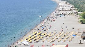 Antalya'da Sıcak Havanın Etkisiyle Sahillerde Yoğunluk