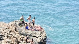 Antalya Sahilleri Sıcak Hava ve Yüksek Nemle Dolu