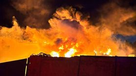 Balıkesir'deki Hurdalık Yangını Kontrol Altına Alındı