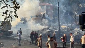 Bartın'daki Yangında İki Ev ve İki Samanlık Yandı