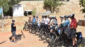 Bodrum'da Bisiklet Turları ile Doğayla Buluşan Turistler