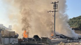 Bursa'daki Geri Dönüşüm Tesisinde Yangın Kontrol Altına Alındı