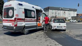 Düzce'de Ambulans ve Otomobil Çarpıştı, İki Yaralı