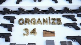 İstanbul'da Organize Suç Örgütüne Şafak Operasyonu: Ele Geçirilen Silahlar Sergilendi