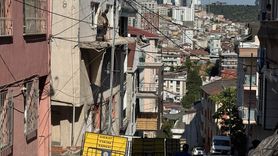 Kağıthane'de Balkonu Çöken Bina Tahliye Edildi
