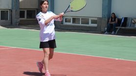 Kars'ta Geleneksel Tenis Turnuvası İhtiyaç Sahiplerine Destek Oluyor