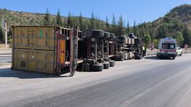 Kütahya'da Devrilen Tırda Sürücü Yaralandı