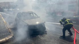 Mardin'de Seyir Halindeki Otomobil Alev Aldı