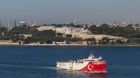 Oruç Reis Sismik Araştırma Gemisi İstanbul Boğazı'ndan Geçti