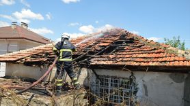 Samsun'da Anız Yangını Evleri Vurdu