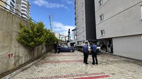 Samsun'da İstinat Duvarı Çöktü, 4 Araç Hasar Gördü