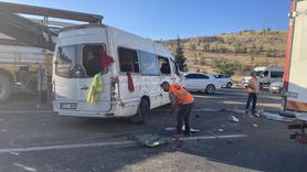 Şanlıurfa'da İşçi Servisi ile Otomobil Çarpıştı: 13 Yaralı