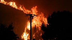 Sicilya Adası'nda Orman Yangınları Tehdit Oluşturuyor