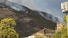 Arthur's Seat Tepesi'nde Yangın: Edinburgh'da İtfaiye Ekipleri Müdahale Ediyor
