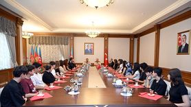 Azerbaycan Savunma Bakanı, Türk Şehit Çocuklarıyla Buluştu