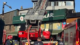 Beykoz'da 3 Katlı Binada Yangın İtfaiye Ekipleri Tarafından Söndürüldü
