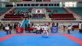 Gençlik ve Spor Bakanı Bak, Türkiye Karate Premier Ligi'ni Ziyaret Etti