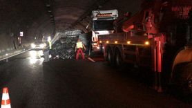 İstanbul'da TIR Kazası: Otoyol Tüneli Ulaşıma Kapandı