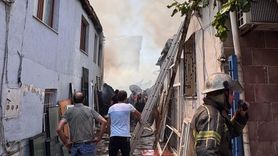 İzmir'de Yangın Paniği: İki Eve Sıçradı