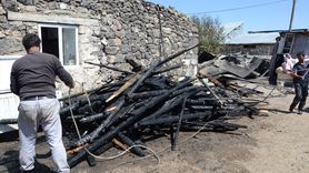 Kars'ta Yangın: 1 Ev, 2 Samanlık ve 1 Ahır Yandı