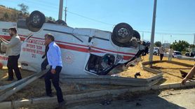 Manisa'da Ambulans ve Otomobil Çarpıştı: 1 Kişi Hayatını Kaybetti, 6 Kişi Yaralandı