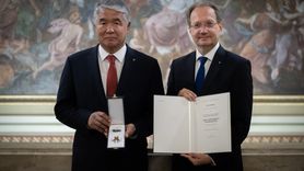 TÜRKSOY Genel Sekreterine Budapeşte'de Macar Liyakat Nişanı