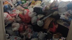 Adana'da Bir Evden İki Kamyon Çöp Çıktı