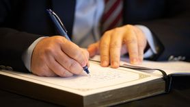 Afganistan'daki Depreme Dair Taziye Defteri Açıldı