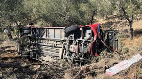 Balıkesir'de Halk Otobüsü Zeytinliğe Devrildi: 9 Yaralı