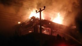 Burdur'da Yangın Paniği: Çatıda Başlayan Alevler Daireye Sıçradı