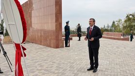 Cumhurbaşkanı Yardımcısı Yılmaz, Kırgızistan'da Anıt Kompleksi'ni Ziyaret Etti