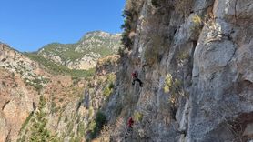 Fethiye'de Kayalıklarda Mahsur Kalan Turist Kurtarıldı