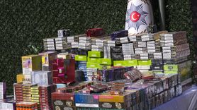 İzmir'de Dev Gümrük Kaçağı Operasyonu: 70 Bin Puro ve 21 Bin Paket Sigara Ele Geçirildi